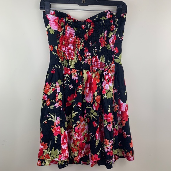 UO sweetheart neck fit & flare strapless sundress - Picture 3 of 9